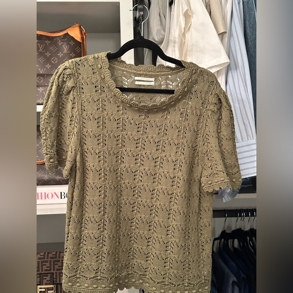 Short sleeve sweater